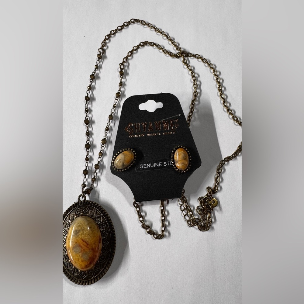 17” Shyanne Antique Gold-Tone Oval Stone Necklace and Stud Earrings - Amber